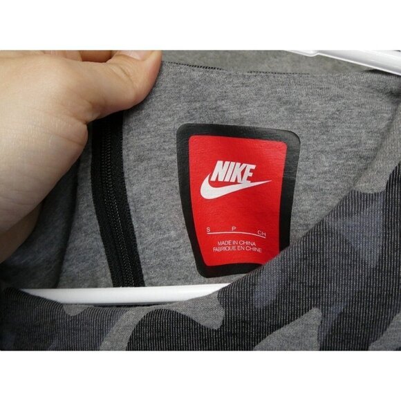NIKE Womens Sz S Tech Fleece Camo Sweatshirt Pullover Crewneck Grey‎ Long sleeve - Picture 3 of 10